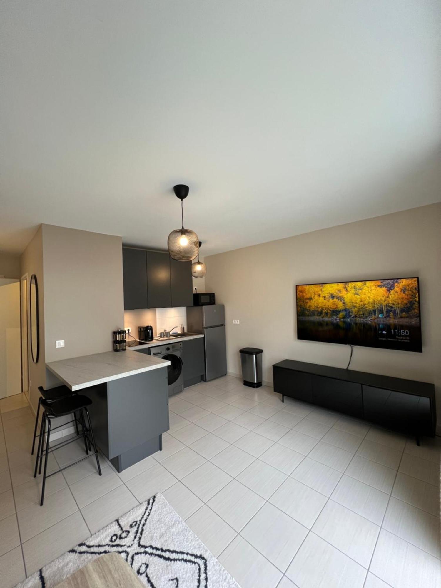 Charmant Studio En Residence Avec Parking Bussy-Saint-Georges Exterior foto
